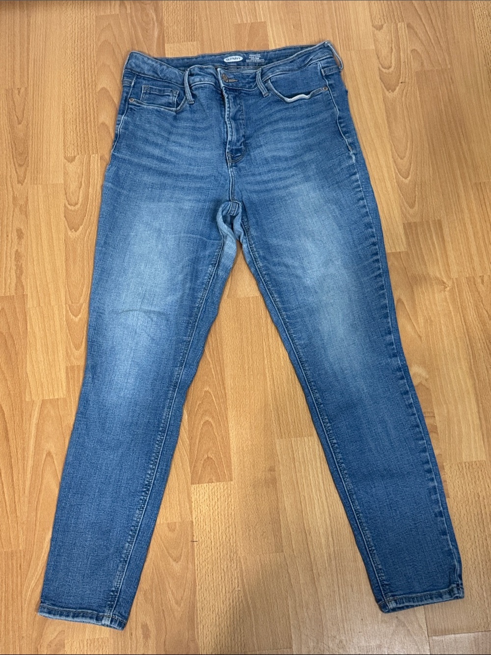 Old Navy Skinny Jeans in Medium Blue Wash- Size 12